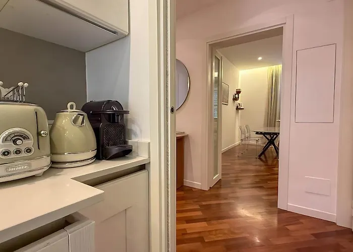 Elegant Escape Walk To The Colosseum Apartment