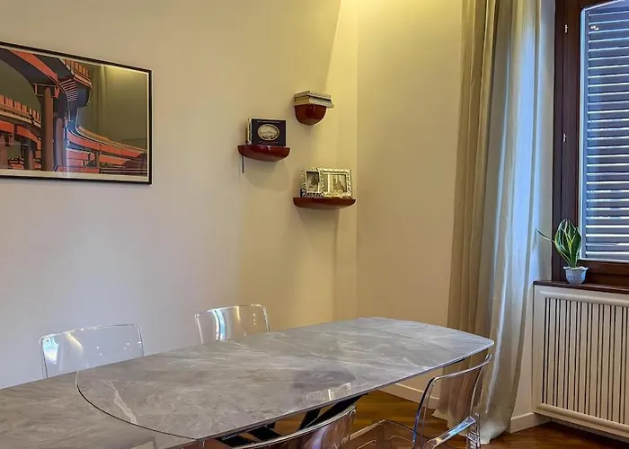 Elegant Escape Walk To The Colosseum Rom