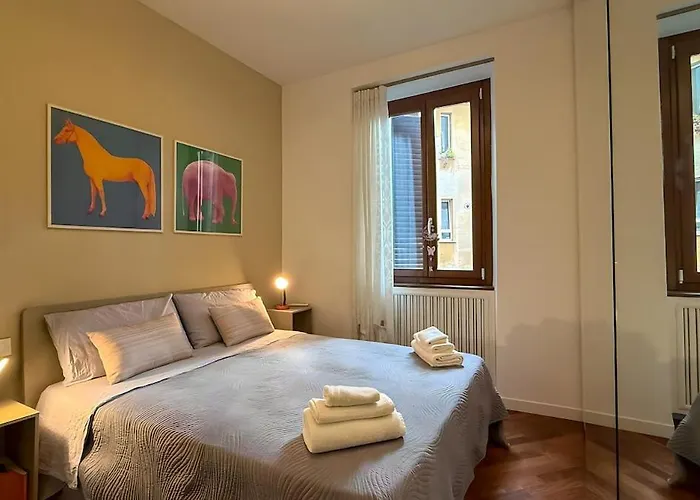 Elegant Escape Walk To The Colosseum Apartment