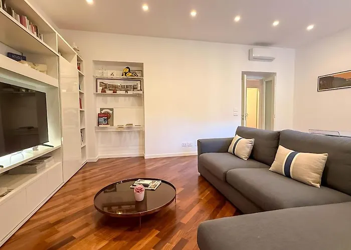 Apartment Elegant Escape Walk To The Colosseum Rom